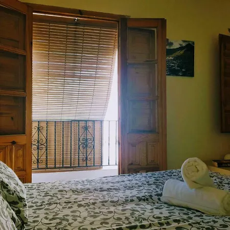 Bed & Breakfast Alhacaba33 *